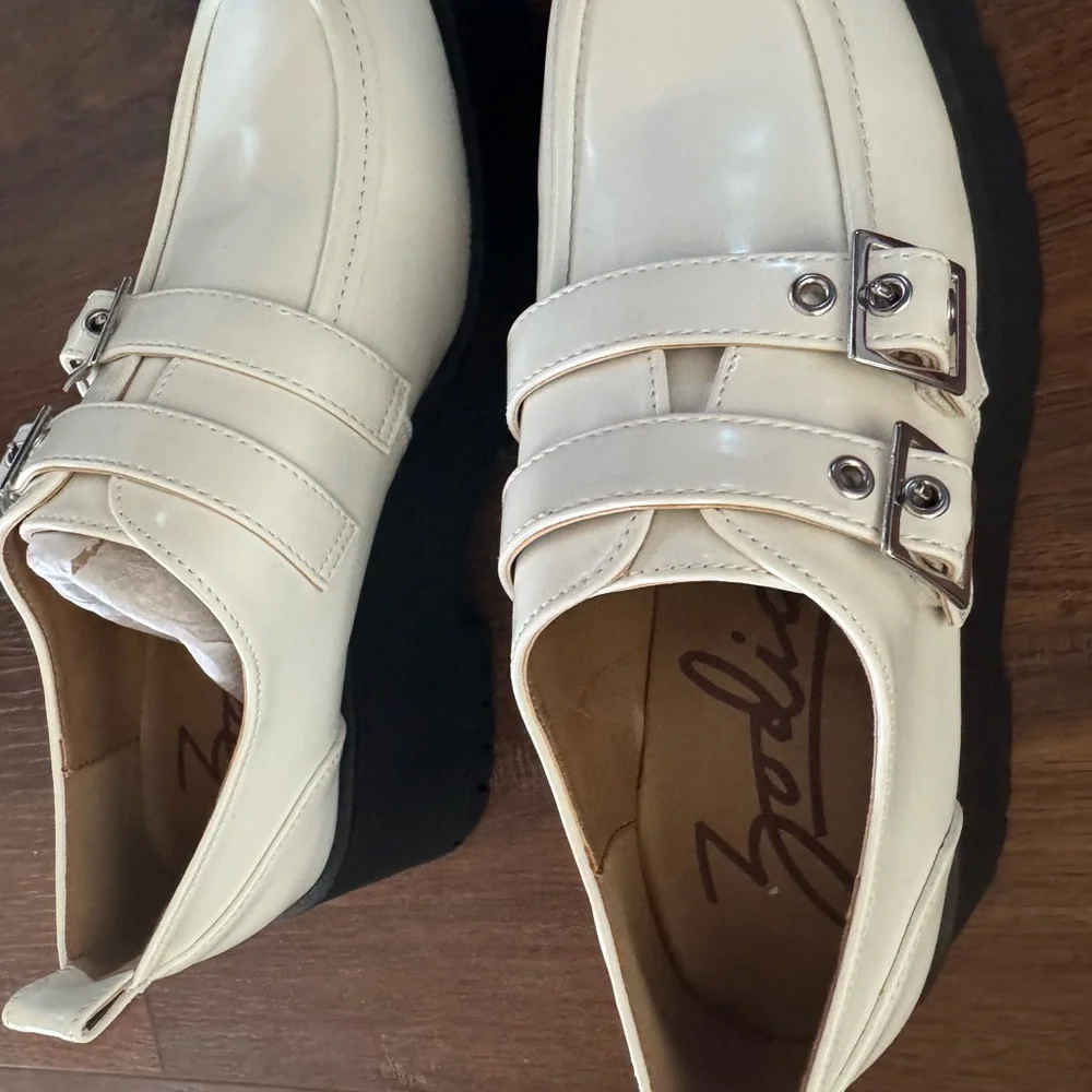 NWT Zodiac White Buckle Perri Slip On Loafer Platform Shoes, Size 7.5